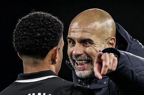 Pep Guardiola 'cạn lời' chiến thắng hỗn loạn Man City 5-4 Fulham