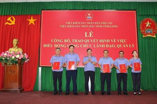 VKSND tỉnh Vĩnh Long tổ chức Lễ công bố và trao Quyết định điều động công chức