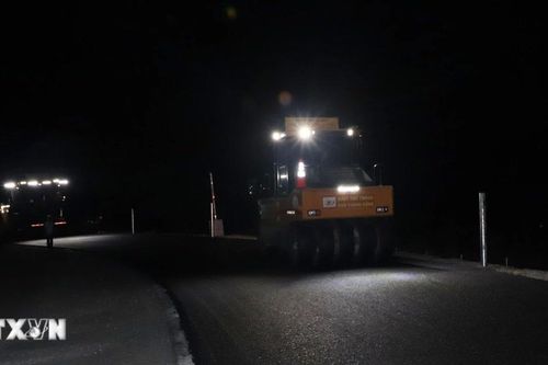 Xuyên đêm trên cao tốc Cần Thơ-Cà Mau hoàn thành tuyến chính trước ngày 19/12