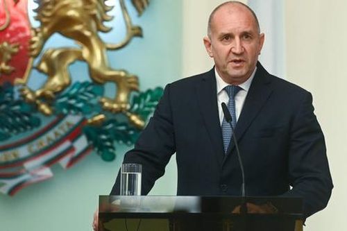 Tổng thống Bulgaria kêu gọi chính phủ từ chức ngay lập tức