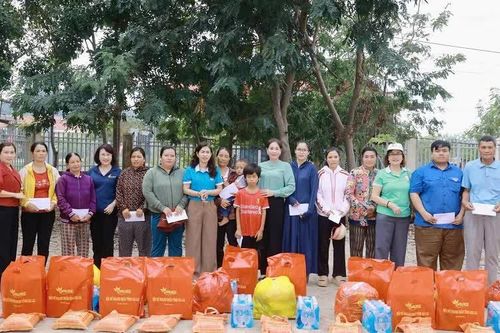 Hành trình ấm áp của nữ doanh nhân Gia Lai sau bão lũ