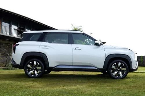 Mitsubishi Destinator vừa ra mắt tại Việt Nam, giá từ 780 triệu đồng, cạnh tranh với Mazda CX-5