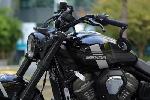 Môtô cruiser 691cc, trang bị tiên tiến, giá gần 100 triệu đồng