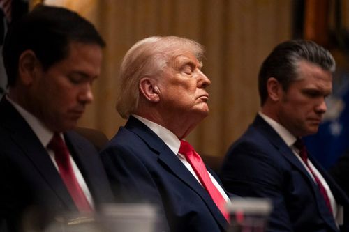 Ông Trump lại 'gật gù' trong cuộc họp: Vấn đề sức khỏe hay nguyên nhân khác?