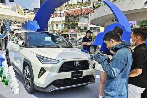 Cuộc đua giảm giá ô tô dịp cuối năm