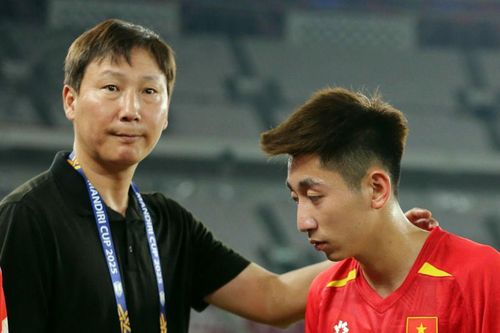 Tin trưa 3/12: FIFA làm việc với VFF, báo tin cực vui