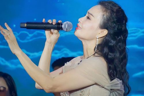Bất ngờ trước phản ứng khán giả trẻ dành cho Cẩm Ly sau đêm diễn