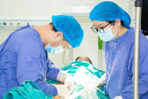 Bao cấp học phí, cam kết bố trí việc làm sẽ gây hệ lụy cho thị trường lao động ngành Y