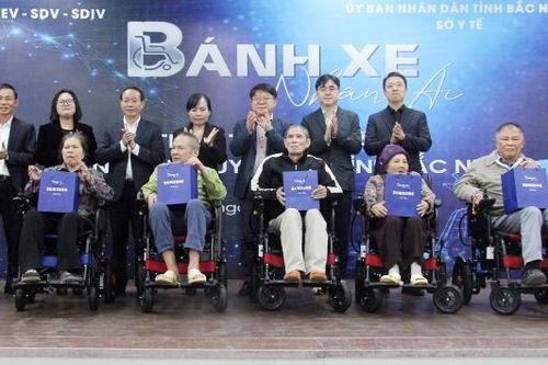 Bắc Ninh: Trao tặng 160 xe lăn cho người khuyết tật có hoàn cảnh khó khăn
