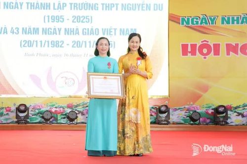 Huân chương từ trái tim nhà giáo