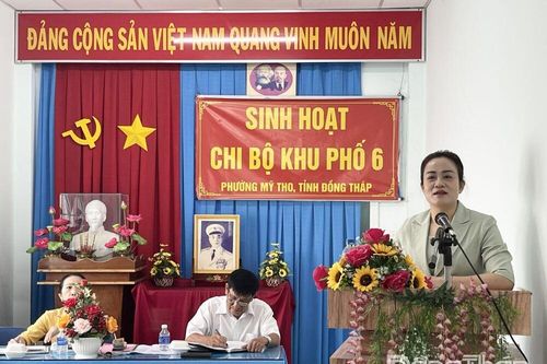 Đồng chí Nguyễn Hải Trâm dự sinh hoạt Chi bộ tại Chi bộ khu phố 6, phường Mỹ Tho