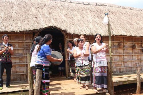 Bảo tồn, phát huy giá trị văn hóa truyền thống tốt đẹp gắn với phát triển du lịch Tháo gỡ vướng mắc, thực hiện có hiệu quả Dự án 6