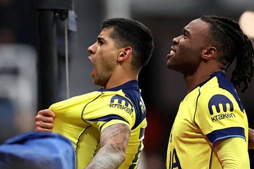 Romero lập cú đúp, Tottenham thoát thua Newcastle kịch tính