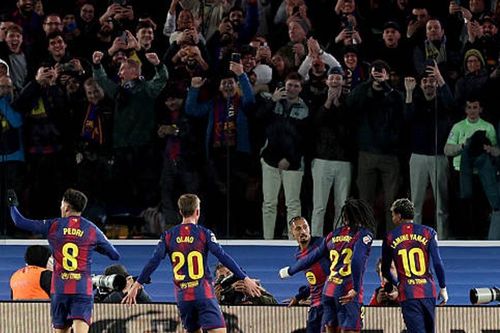 Raphinha và Pedri tỏa sáng, Barca ngược dòng hạ Atletico 3-1