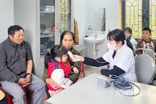 Sắp xếp trạm y tế các xã, phường, từng bước nâng cao chất lượng hệ thống y tế cơ sở
