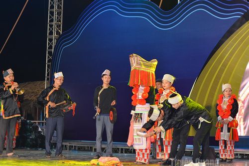 Bảo tồn và phát huy bản sắc văn hóa