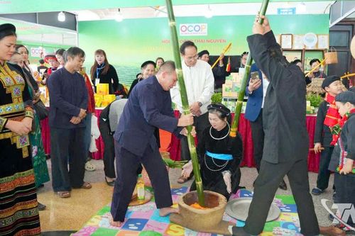 Bánh giầy mùa lúa mới