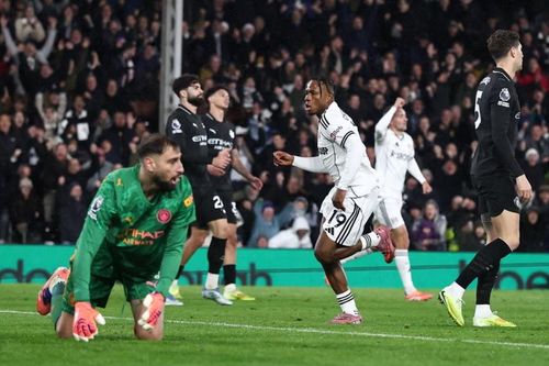 Thắng kịch tính Fulham, Man City rút ngắn cách biệt với Arsenal