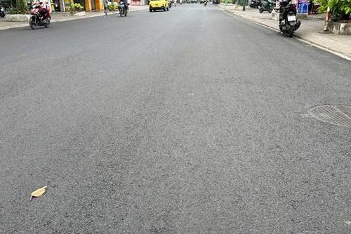 TP.HCM: Thảm nhựa đường Lê Hồng Phong sau sự cố dân té ngã