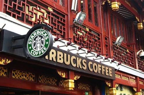 Các thương hiệu quốc tế ở Trung Quốc đua nhau 'bán mình'