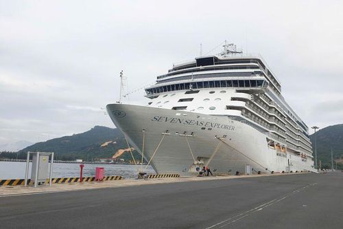 Đón tàu biển quốc tế Seven Seas Voyager đến Nha Trang