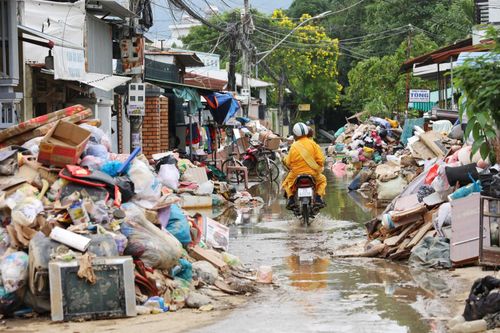 Khánh Hòa: Giải quyết dứt điểm rác thải tồn đọng sau lũ lụt trước 6/12