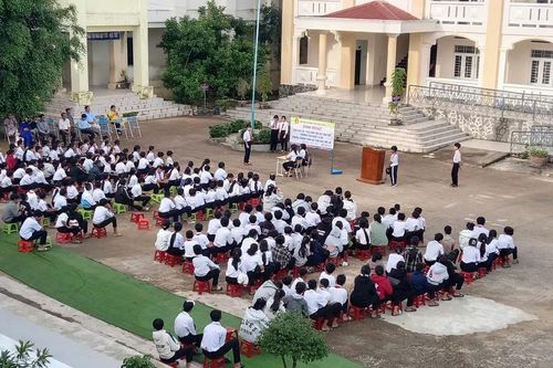 Trường Tiểu Học & THCS La Dạ: Giữa thiếu thốn trăm bề, thầy trò vẫn bền bỉ viết tiếp ước mơ