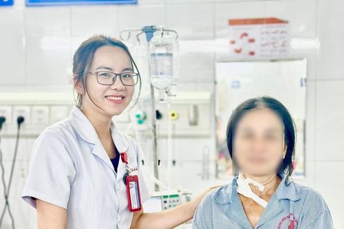 Uống mật cá trắm chữa đau đầu, một phụ nữ suy gan cấp nguy kịch