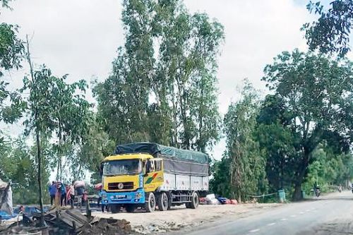 Tự ý lập bến bãi không phép, bị lập biên bản xử lý 3 lần vẫn không chấp hành
