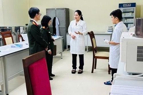 Bệnh viện Y học cổ truyền hỗ trợ nhân dân khắc phục hậu quả bão lũ tại Huế và chỉ đạo tuyến cho y tế cơ sở