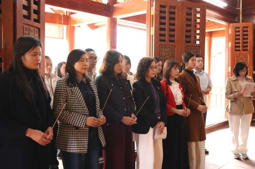 Các chi bộ thuộc Đảng bộ Báo và Phát thanh, Truyền hình Cao Bằng sinh hoạt chuyên đề tại xã Bế Văn Đàn
