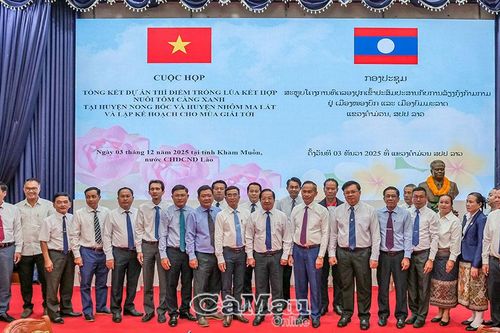 Đoàn cán bộ Cà Mau làm việc với lãnh đạo tỉnh Khăm Muồn