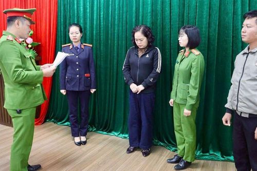 Bắt 2 nữ cán bộ thuế nhận 4,3 tỷ đồng của doanh nghiệp