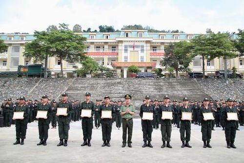 Công an TPHCM trọn vẹn nghĩa tình với bà con vùng lũ Khánh Hòa