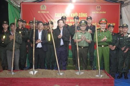 Bộ Công an phát động 'chiến dịch Quang Trung' xây nhà cho người dân vùng lũ tại Lâm Đồng