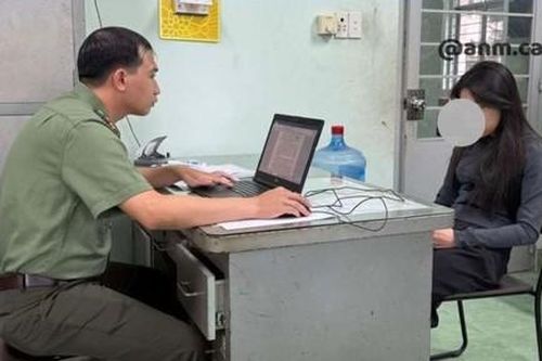 Phòng, chống tin giả: Cần xử lý nghiêm cả người chia sẻ 'giúp' tin giả lan truyền nhanh trên mạng