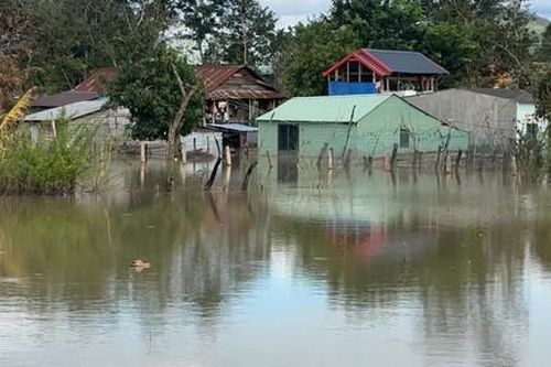 Hình ảnh buôn Nu vẫn chìm trong nước lũ gần nửa tháng