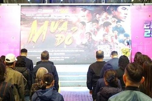 Phường Cửa Nam chiếu miễn phí phim 'Mưa đỏ' phục vụ nhân dân