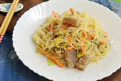 Nếu lười nấu nướng, chỉ cần 15 phút là xong món ăn mùi vị thơm ngon, hấp dẫn hơn mì xào ngoài tiệm