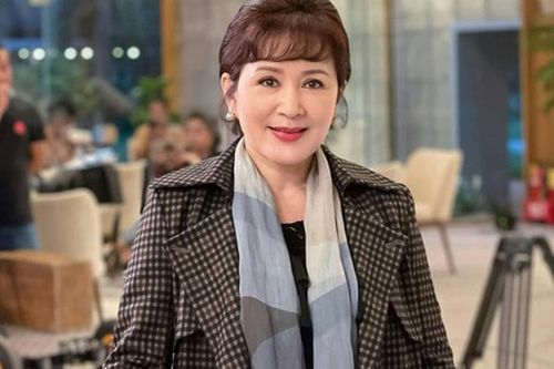 NSND Minh Hòa 'Nữ hoàng ảnh lịch' một thời, khi về hưu 'tự làm giám đốc', tất bật kín lịch với nghề diễn