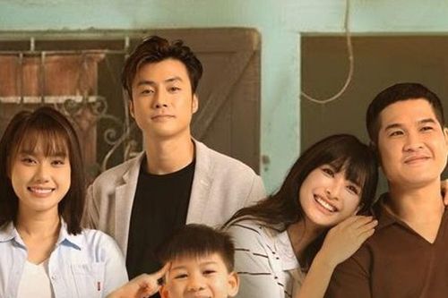 Đạo diễn 'Đi giữa trời rực rỡ' gây bất ngờ với 'Bẻ lái cuộc đời'
