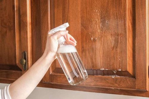 Cách vệ sinh tủ gỗ công nghiệp đơn giản, đẹp như mới mua