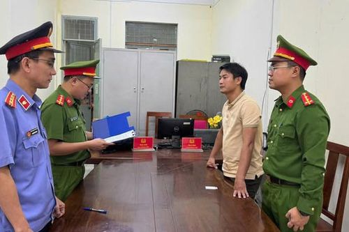 Khai thác khoáng sản trái phép trên sông Vàng, một giám đốc bị bắt, khởi tố
