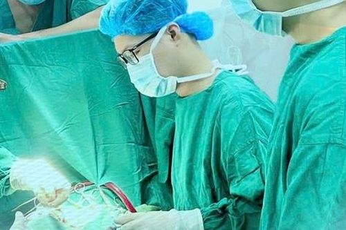 Cứu sống bé sơ sinh mắc tim bẩm sinh nặng