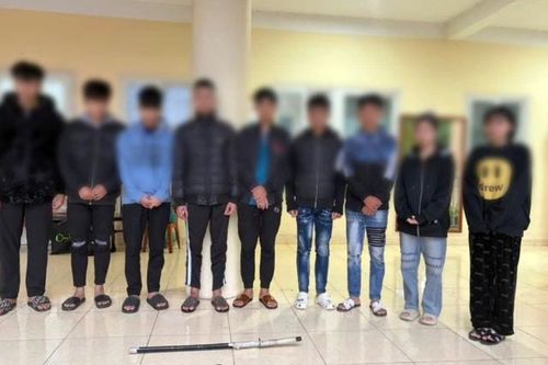 Bắt nhóm thanh thiếu niên truy đuổi, chém người trong đêm ở Hà Nội