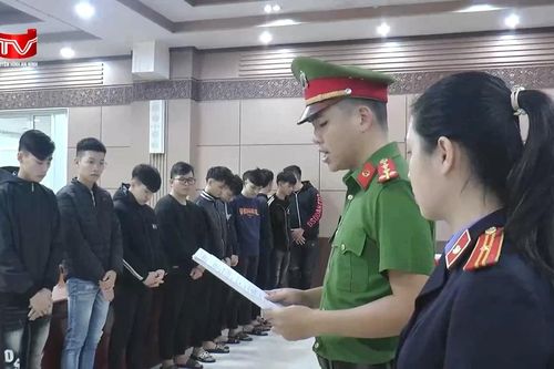 Từ clip trên mạng xã hội, tóm gọn nhóm 'báo thủ'