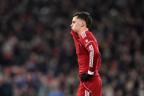 Liverpool thoát thua trong khoảnh khắc hỗn loạn cuối trận