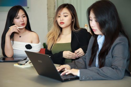 Thực tập sinh ĐH Văn Lang có quyền yêu cầu agency TP.HCM bồi thường