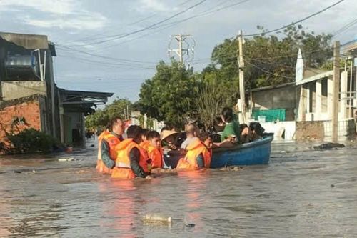 Hàng ngàn ngôi nhà ở Bình Thuận cũ ngập sâu, 1 phường di dời dân khẩn