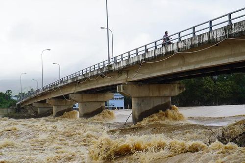 Nước sông Cái Nha Trang lên nhanh, nhiều khu vực lại ngập, người dân lo chạy lụt